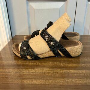 Taos Black Leather Snake Print Sandal, US 8-8.5  EUR 39
